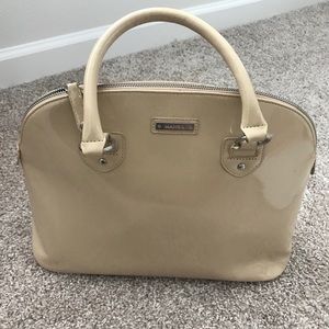 Mango dome handbag in patent cream